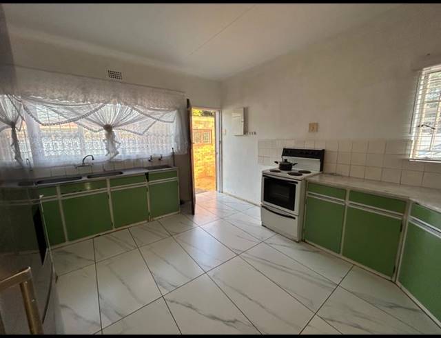 3 BEDROOM HOUSE FOR SALE IN VANDERBIJLPARK CW 2